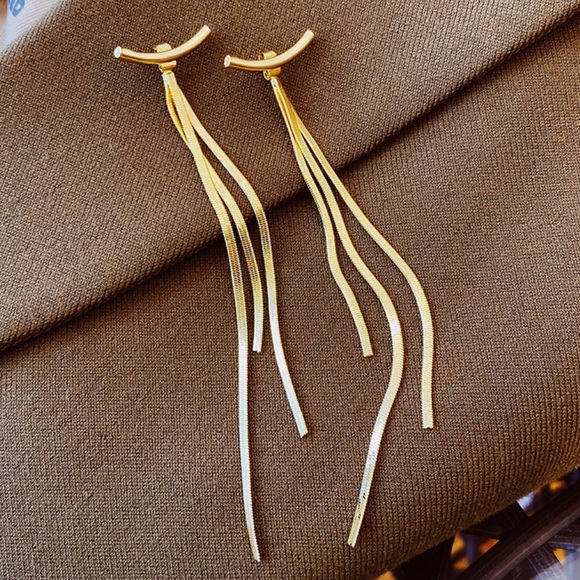 NEW 18K GOLD LONG TASSEL ARC EARRINGS - Picture 4 of 6